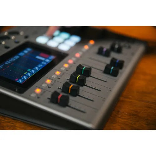 Zoom-P8 Portátil Multitrack Podcast Recorder, Podcast Recorder, Dedicado Headphone, Saída para Sound Engineer